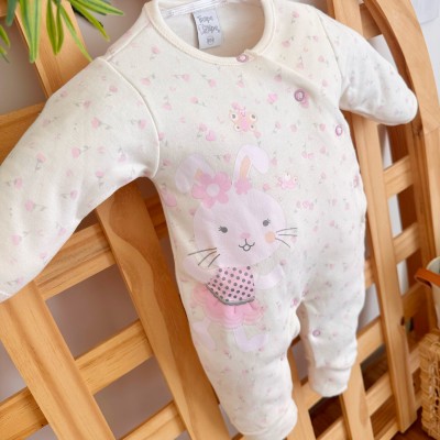 Macacão Trape Zape - Coelhinha Fofinha - Off White e Rosa